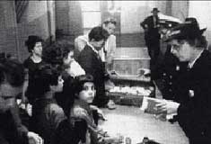 Italian immigrants on the train to Southwestern Ontario Courtesy of Pier21