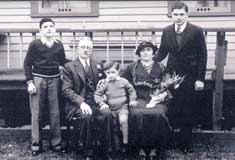 P11243- Gloria Gauthier - Nadalin Family Picture (Odilio, Giovanni, Keno, Maria, Antonio)
