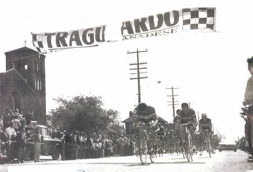 The first Erie Street bicycle race held November 2, 1958. Courtesy of Alfio Golini.
