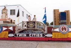 P10606 - Lopez G & A - Twin Cities float long shot