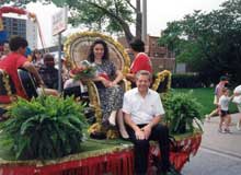 P10601 - Miss Grape on float. Courtesy
              of Giulietta and Agostino Lopez